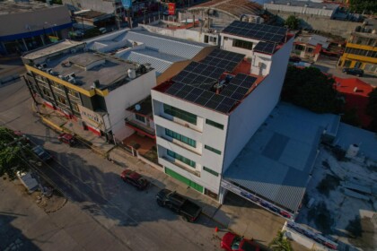 Provident apuesta por energía renovable, instalando paneles solares en diferentes sucursales con ayuda de Caliza.