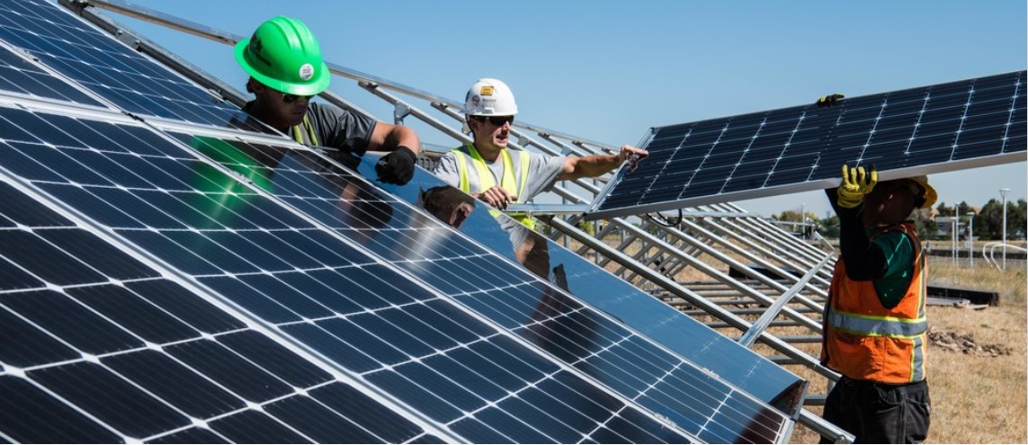 Empleo paneles solares México